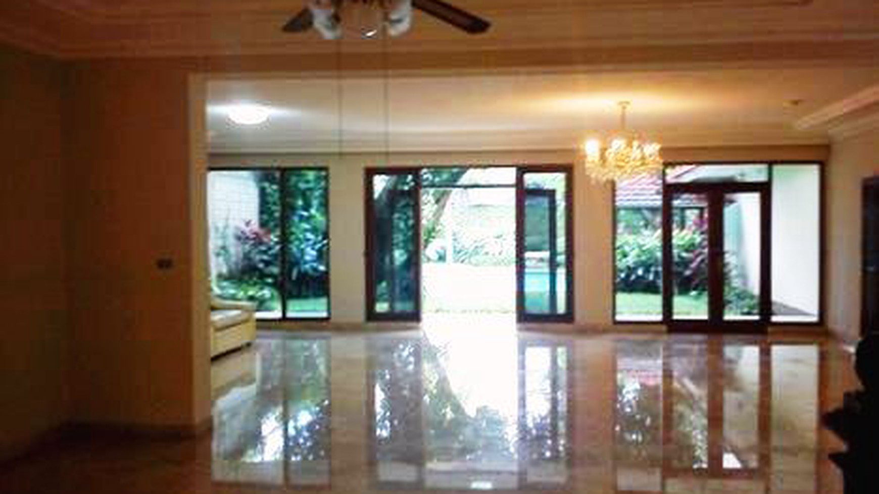 Classic...Big Garden....Big Pool....Quiat..Close to JIS..