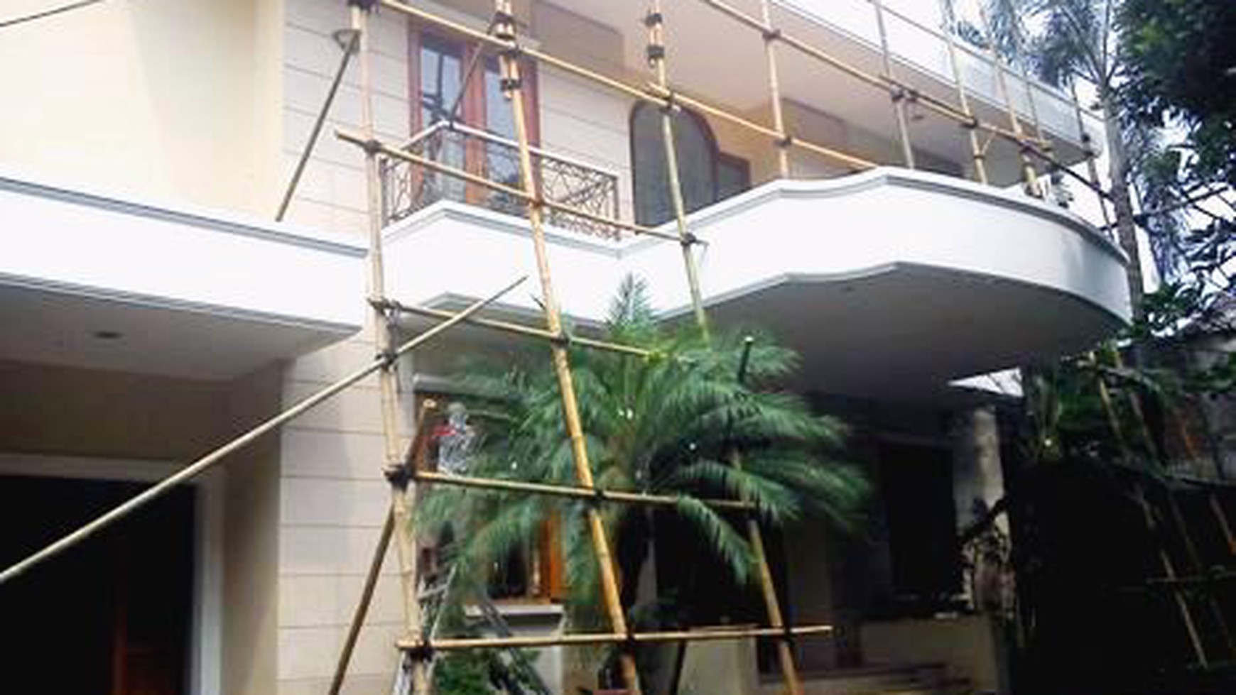 Very Nice House..Renovated...Nice Pool & Garden..