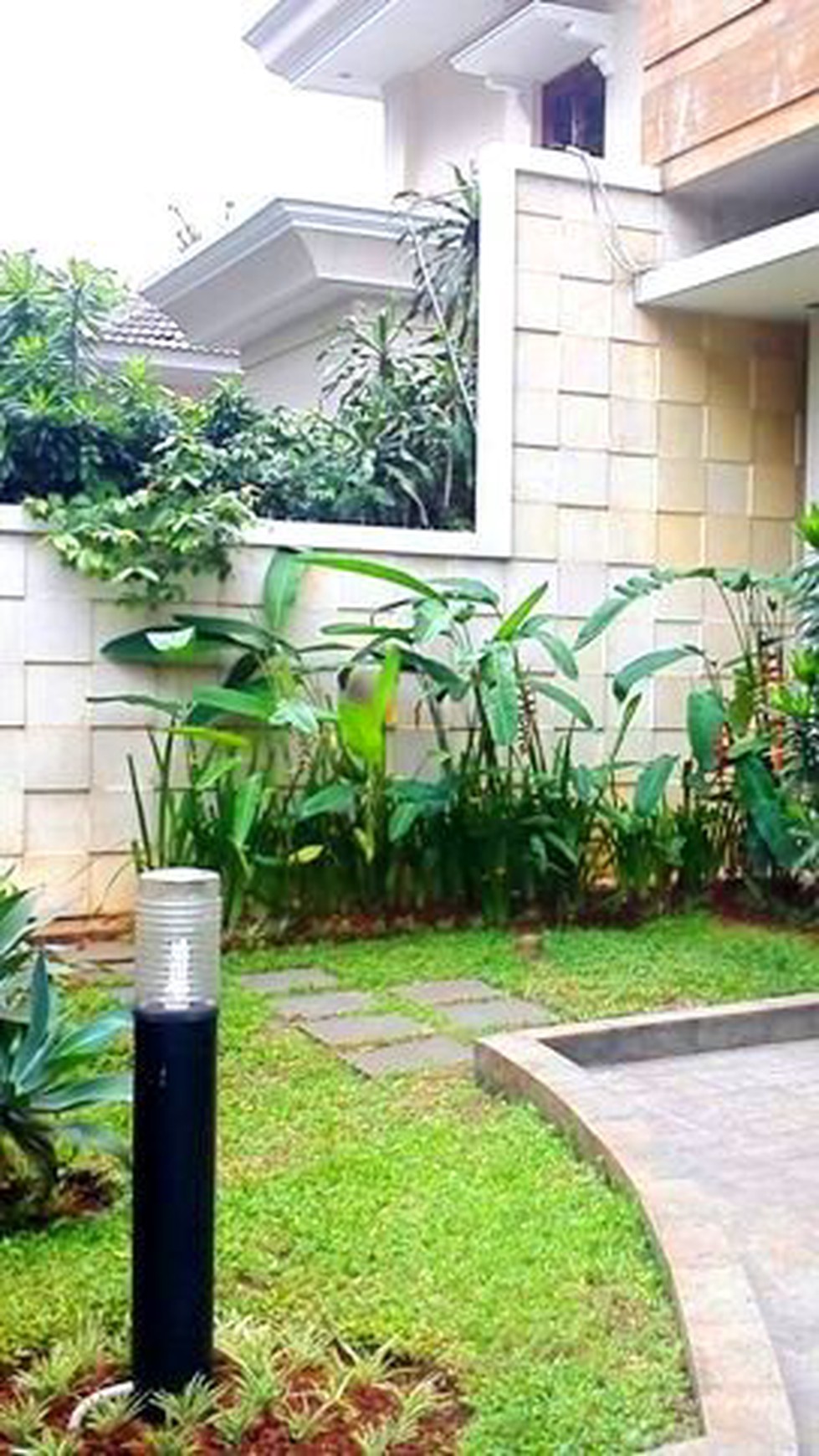 Very Nice House...Modern Style...Close to JIS...Quiet area..Park View.