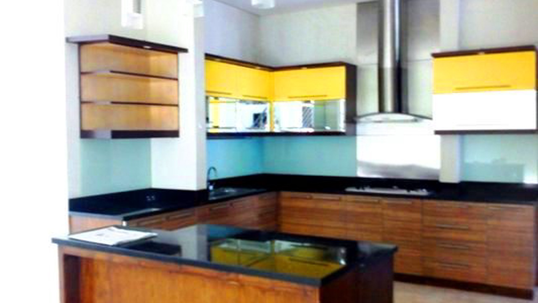 Very Nice House...Modern Style...Close to JIS...Quiet area..Park View.