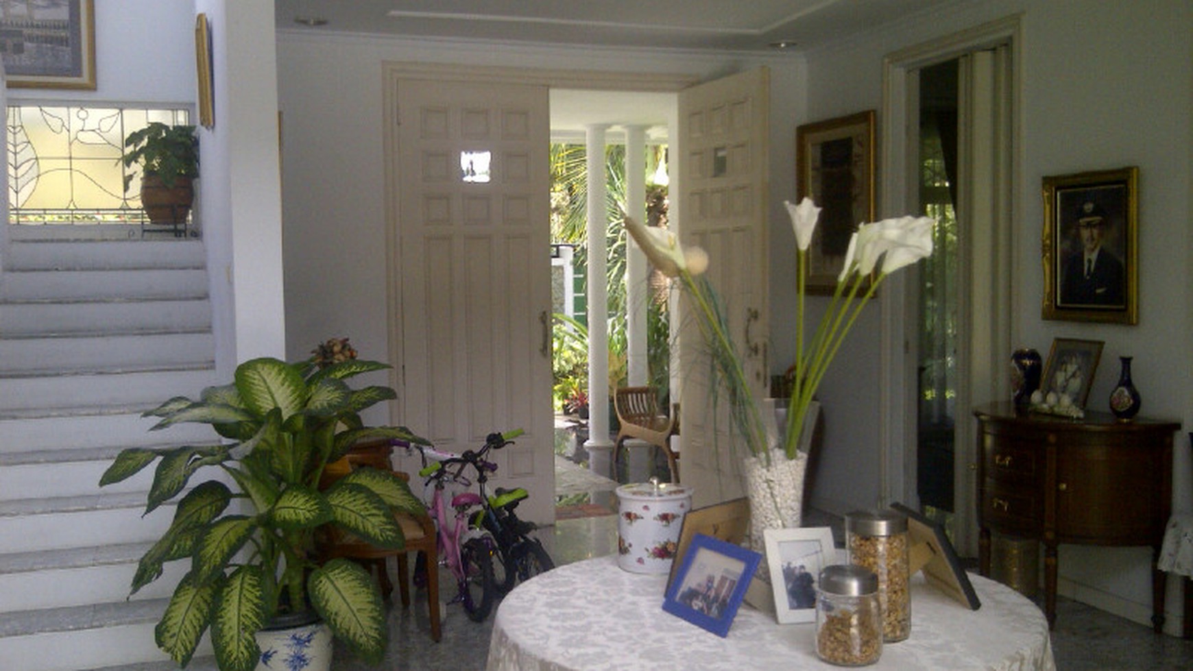 A beautiful house with large garden and swimming pool at Perdatam, South Jakarta