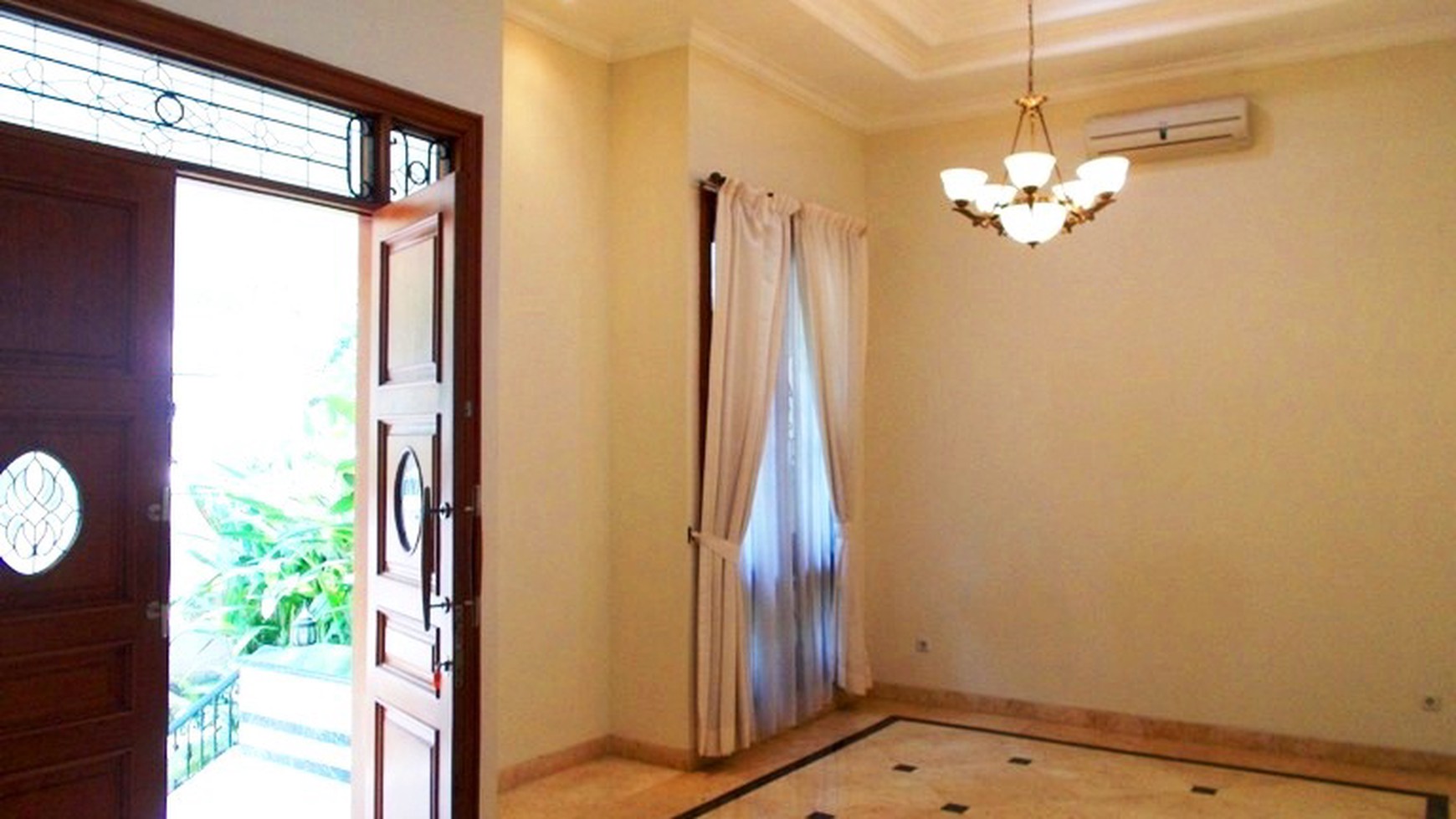 Newly House...Quiet area...Walking Distance to JIS