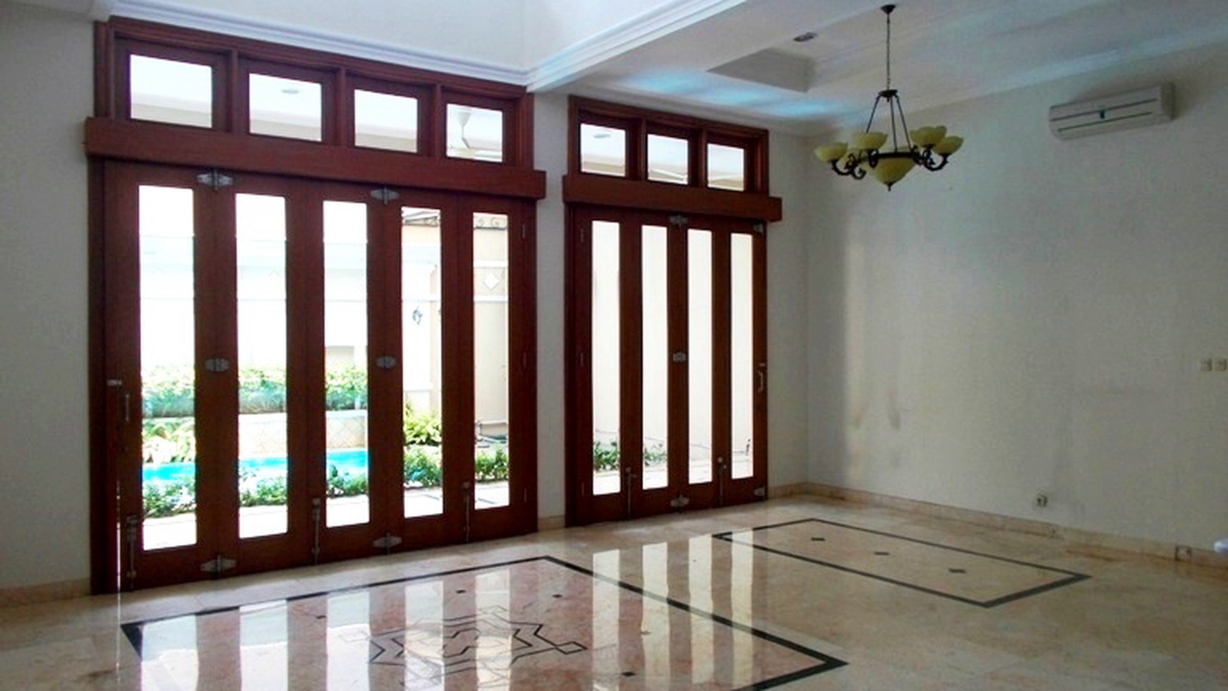 Newly House...Quiet area...Walking Distance to JIS