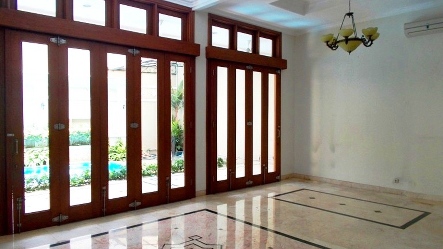 Newly House...Quiet area...Walking Distance to JIS