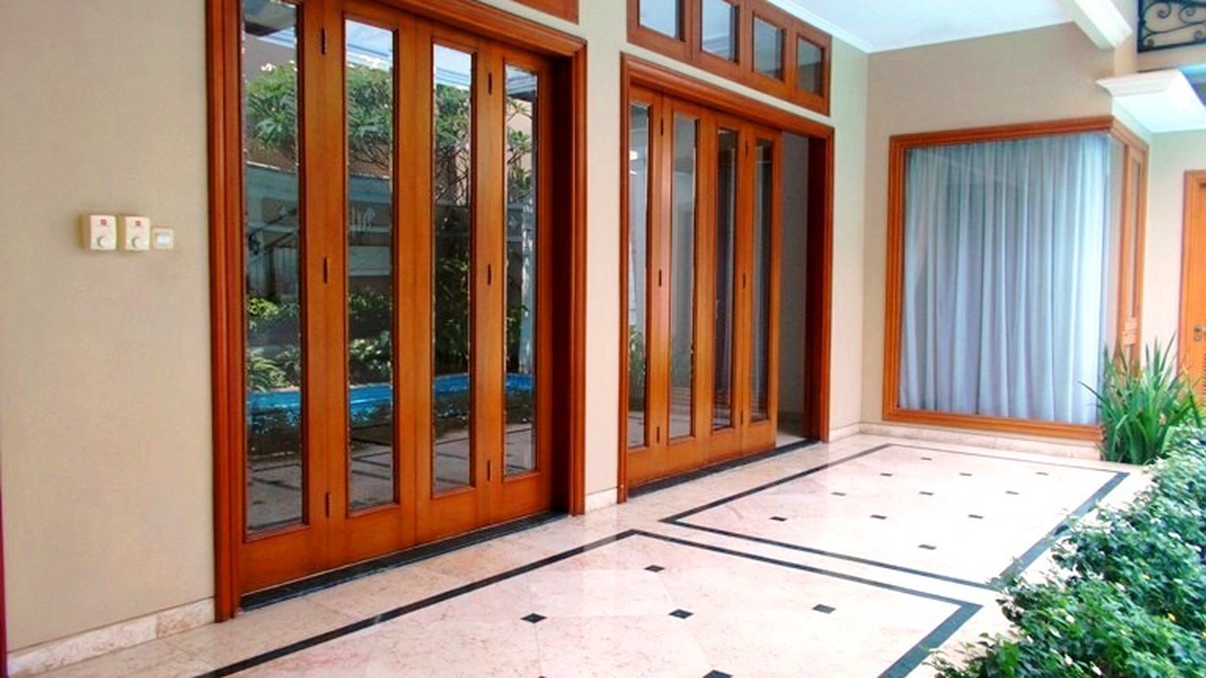 Newly House...Quiet area...Walking Distance to JIS