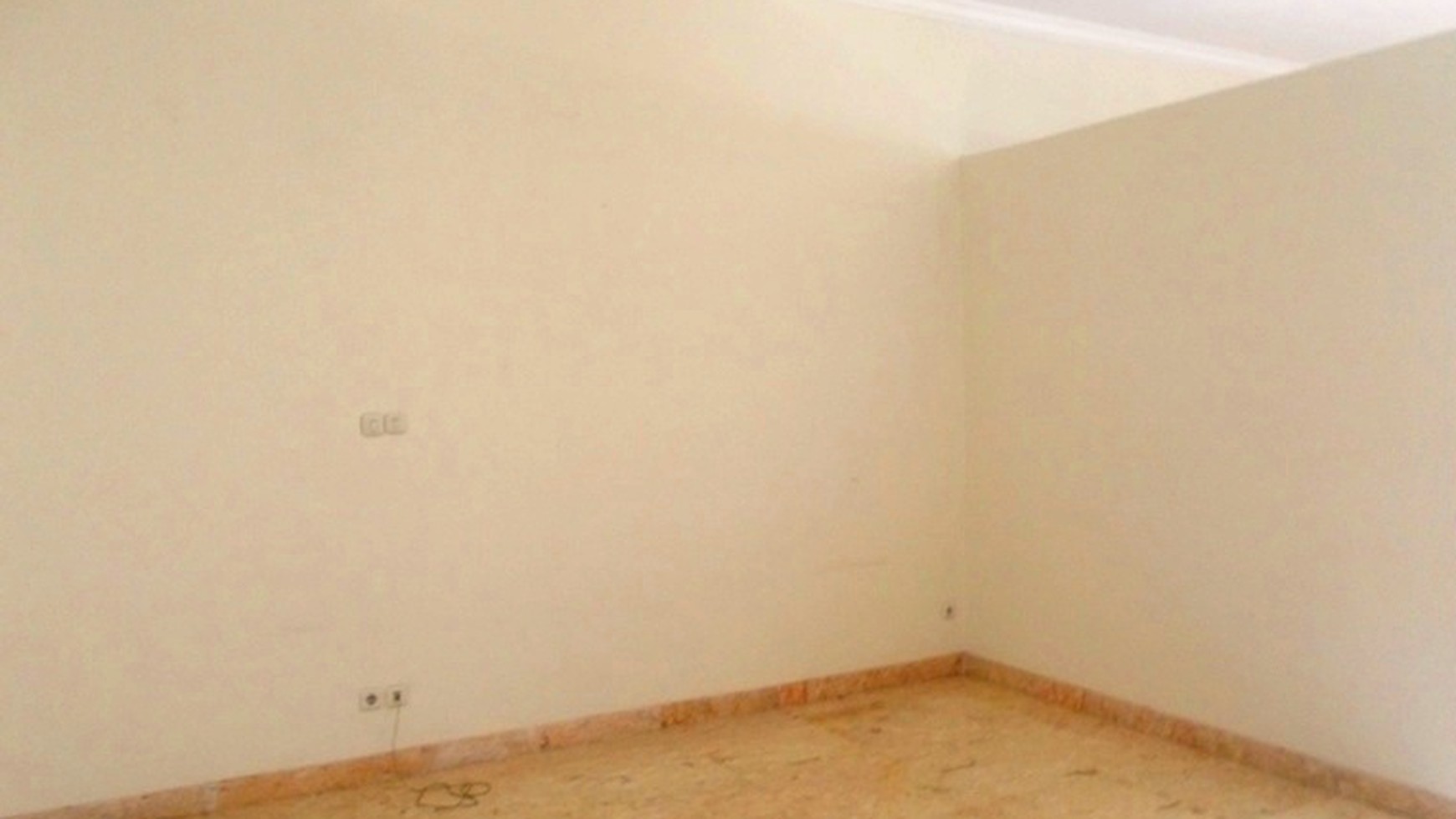 Newly House...Quiet area...Walking Distance to JIS