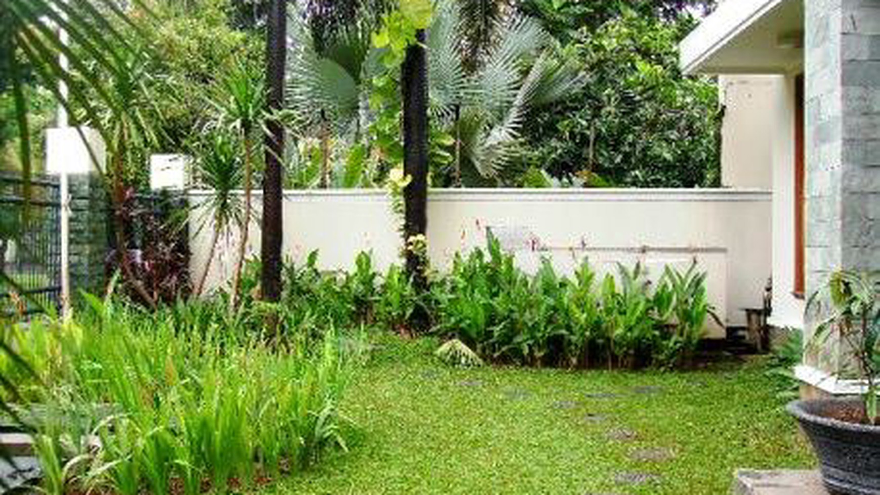 Nice House...Nice View...Quiet & secure area....