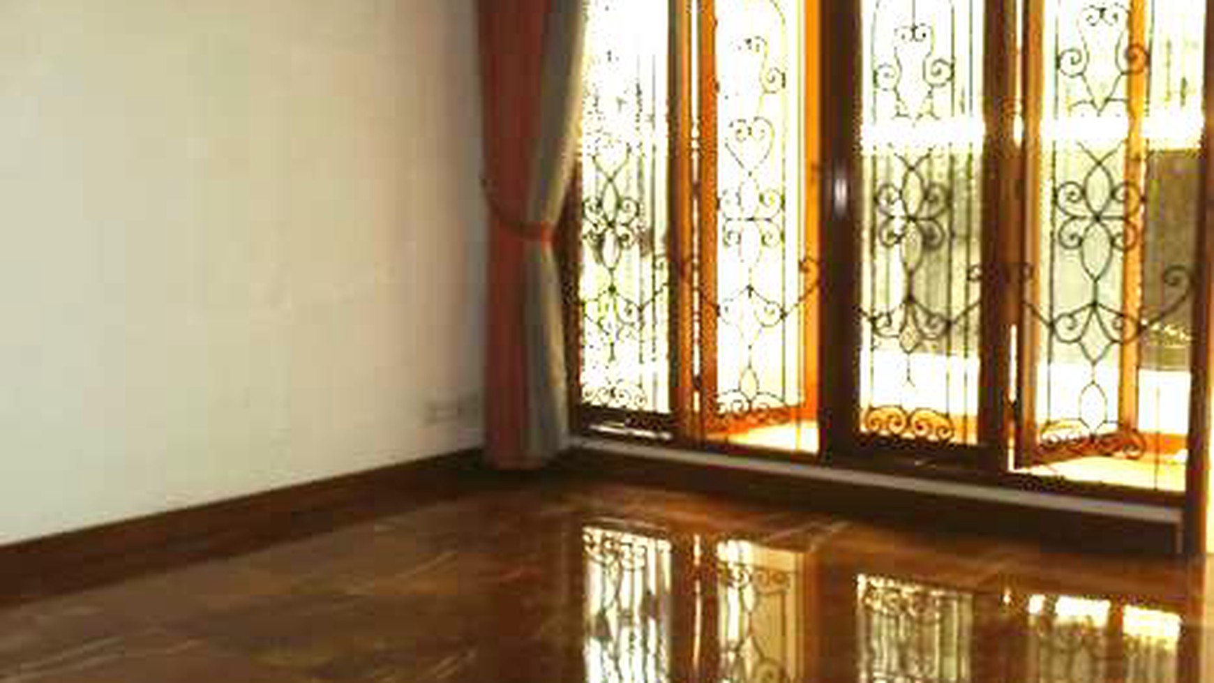 Nice House......Quiet area....Park View...Close to Sudirman & Kemang...