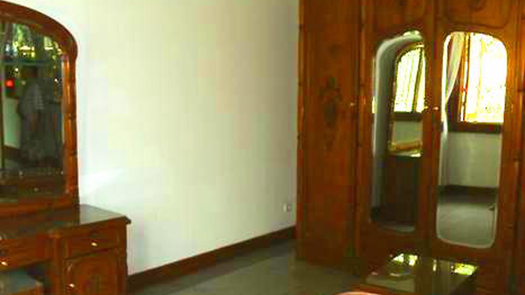 Nice House......Quiet area....Park View...Close to Sudirman & Kemang...