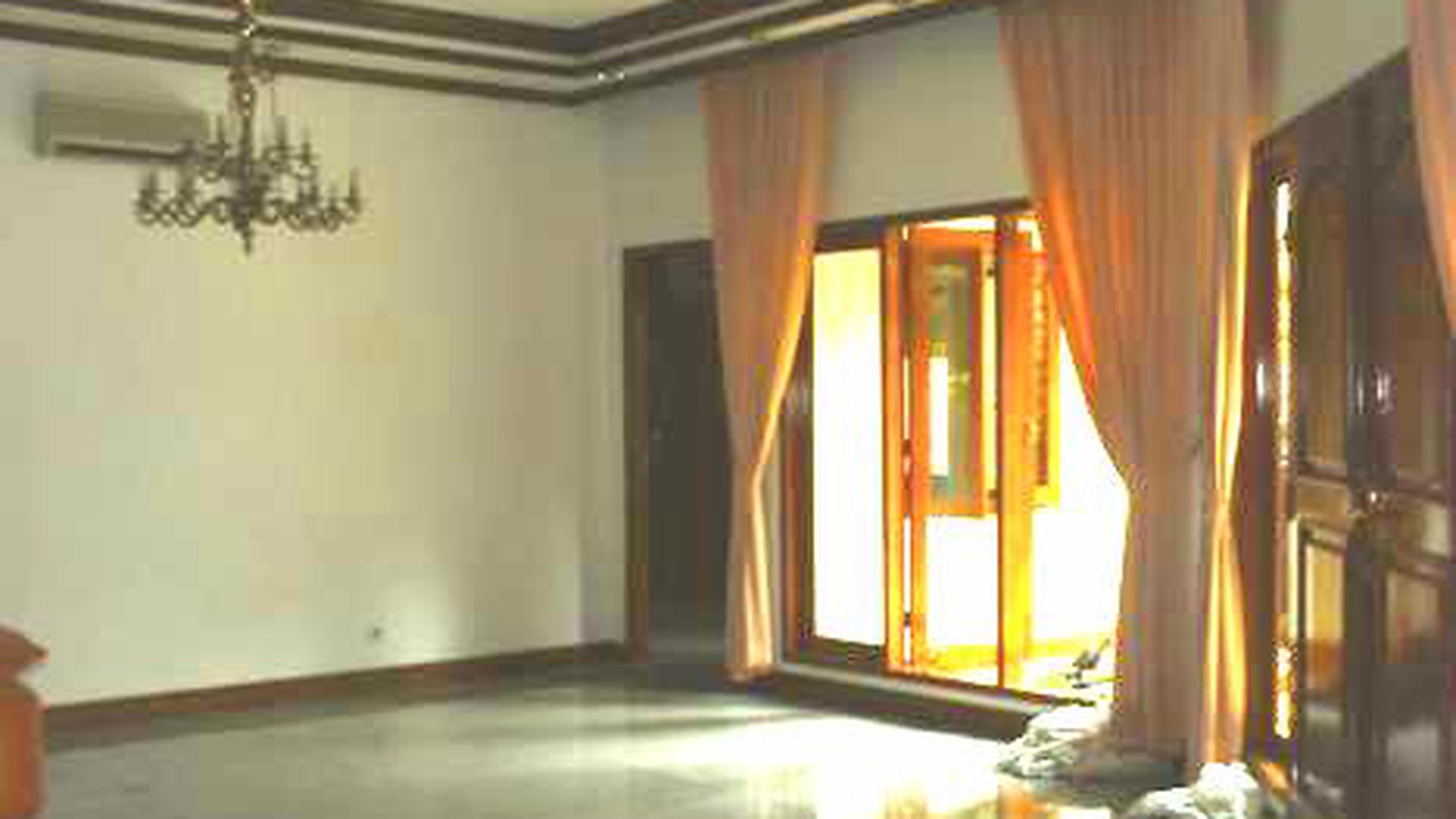 Nice House......Quiet area....Park View...Close to Sudirman & Kemang...