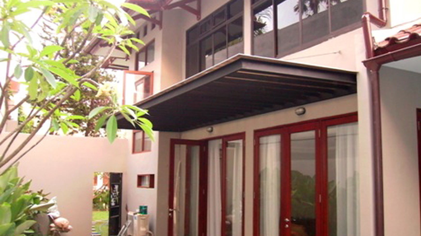 Nice House.... Modern Style..Very Quiet and secure area...Close to Sudirman & Kemang..