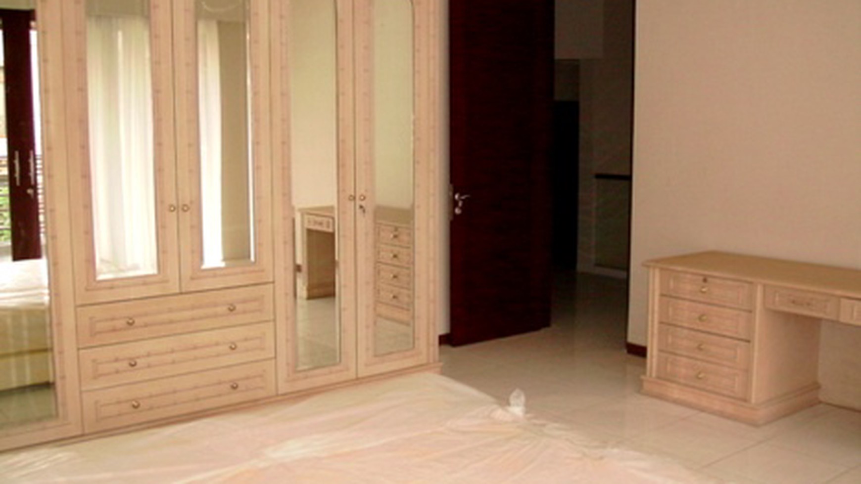 Nice House.... Modern Style..Very Quiet and secure area...Close to Sudirman & Kemang..