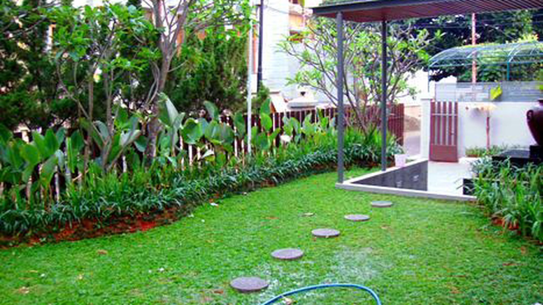 Nice House.... Modern Style..Very Quiet and secure area...Close to Sudirman & Kemang..
