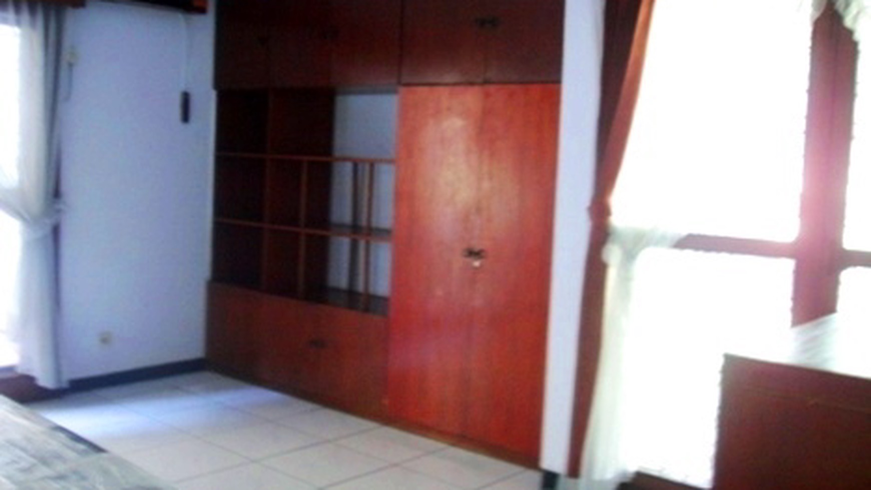 Quiet area...Classic Style...Nice Garden & Pool... Close to Sudirman...