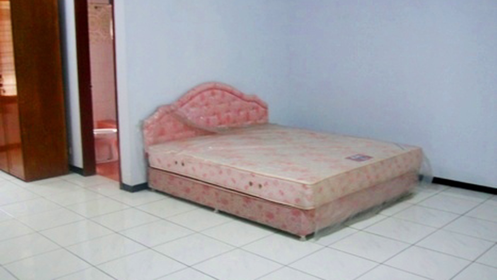 Quiet area...Classic Style...Nice Garden & Pool... Close to Sudirman...