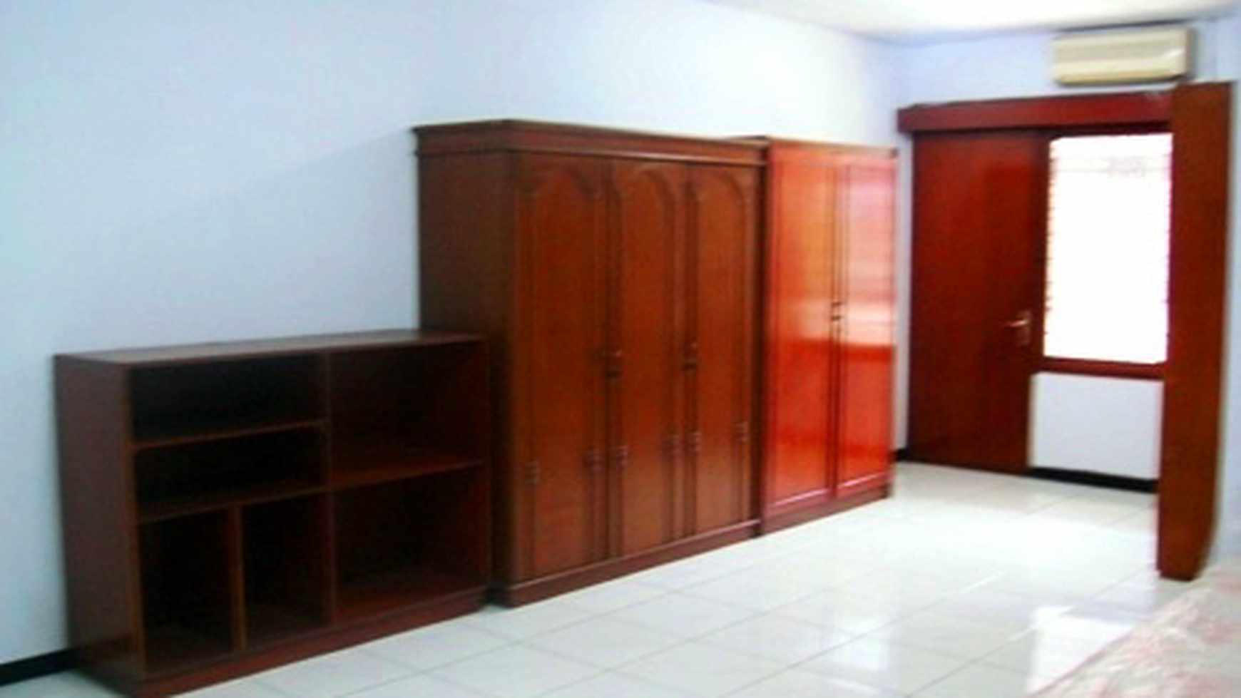 Quiet area...Classic Style...Nice Garden & Pool... Close to Sudirman...