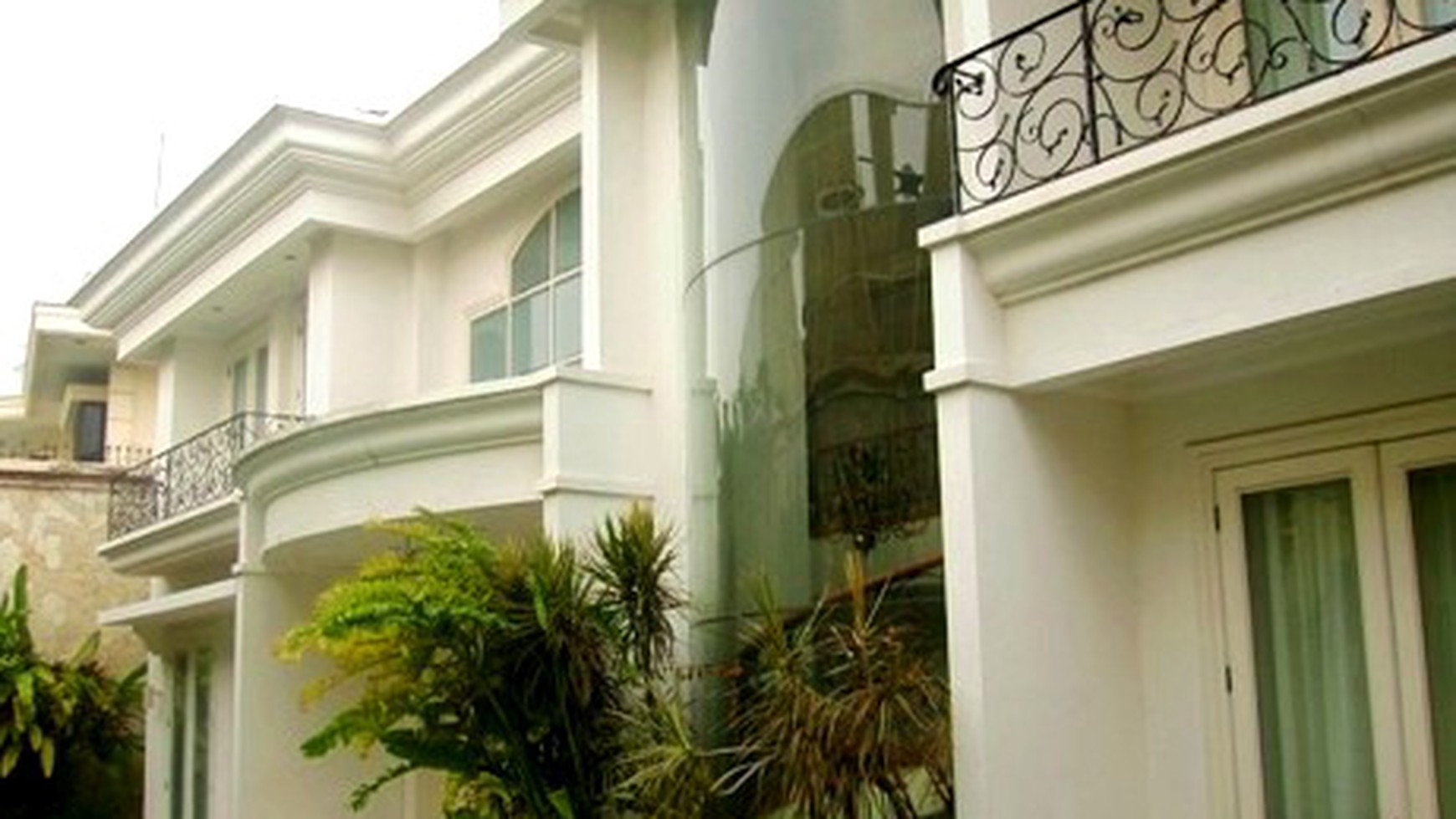 Very Nice...Classics..Quiet & secure area...Park View...