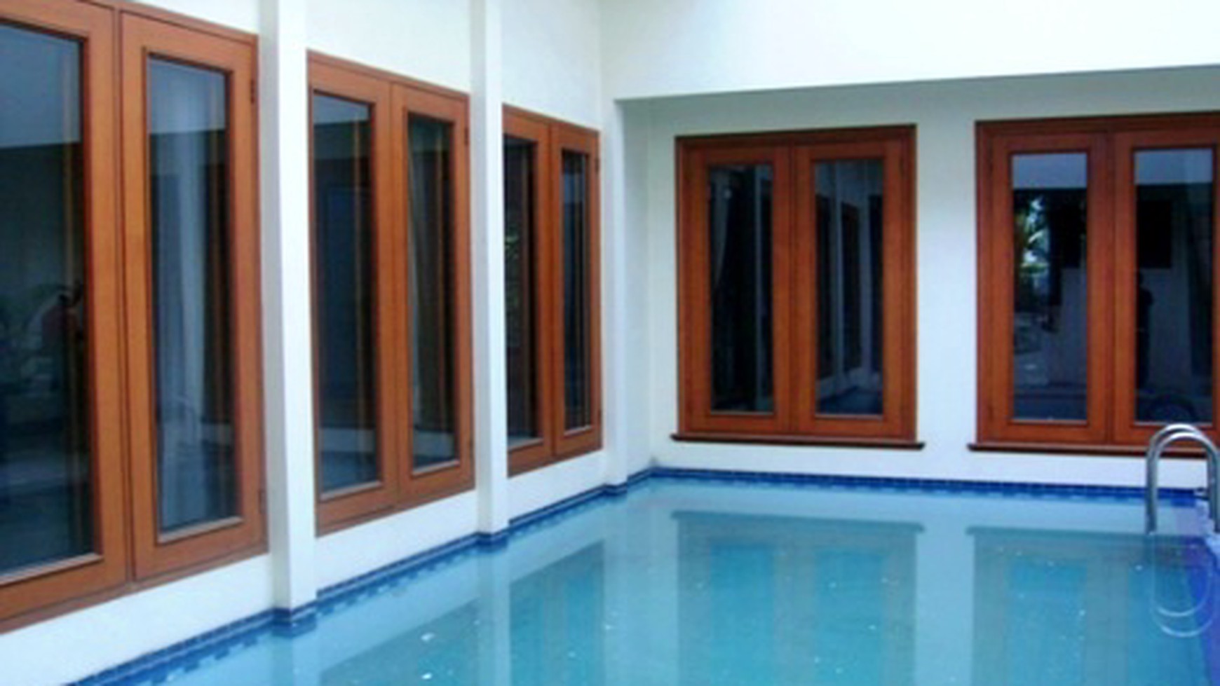 Nice House....Nice Poo..l..Nice Garden....Nice area...