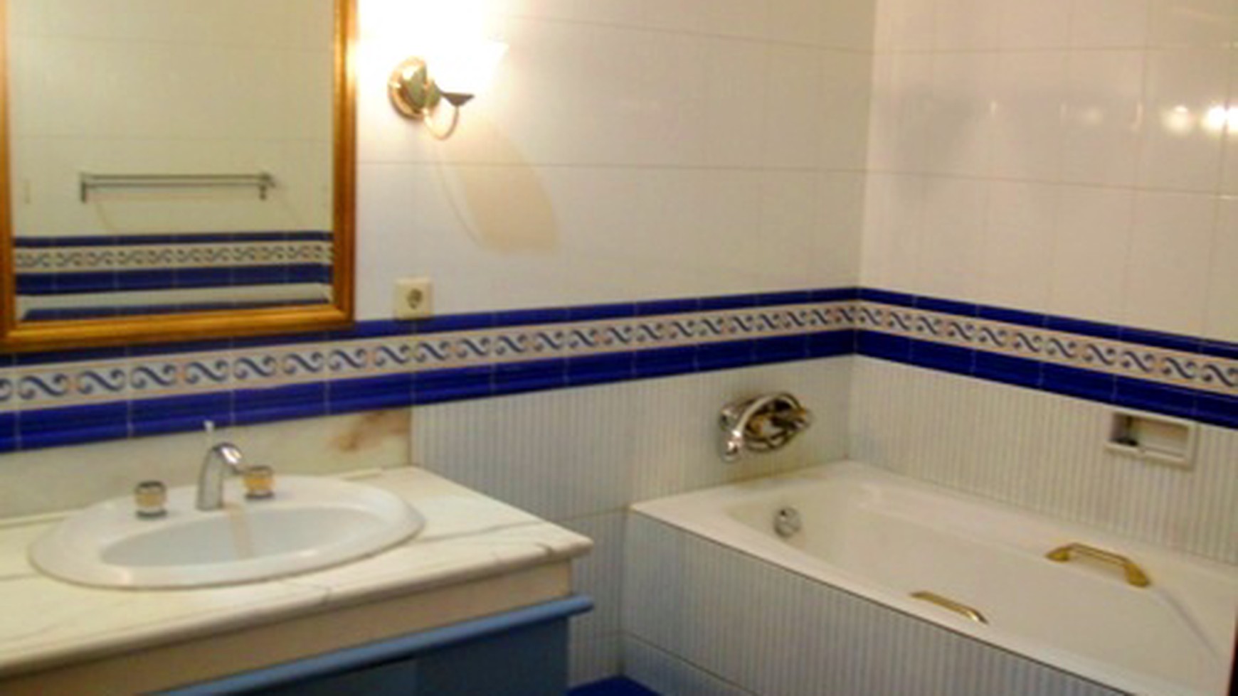 Nice House....Nice Poo..l..Nice Garden....Nice area...