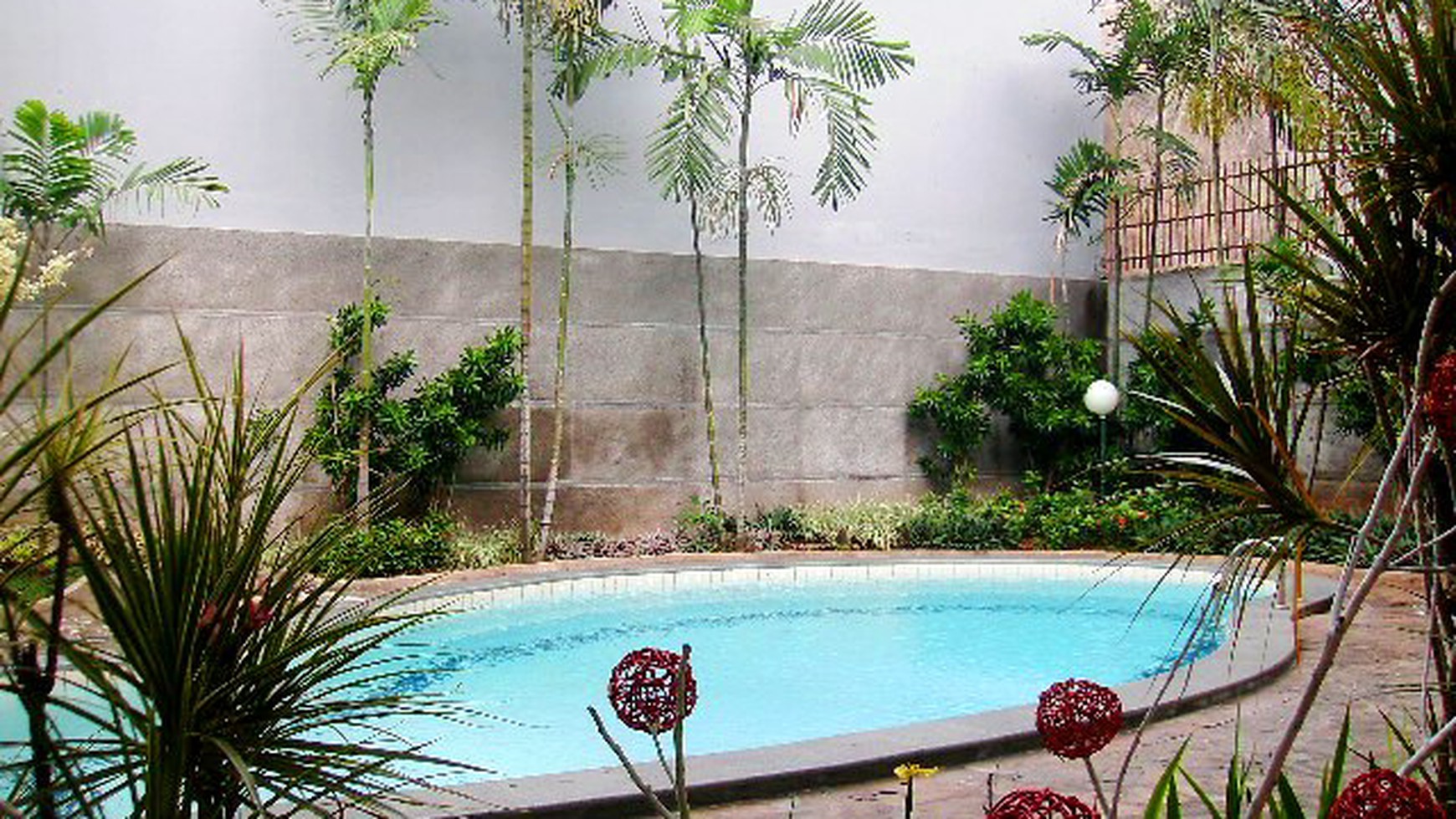 Newly...Nice Garden & Pool..Very quiet area...