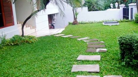 Nice Garden & Pool...Quiet area...Close to Senayan/Sudirman...