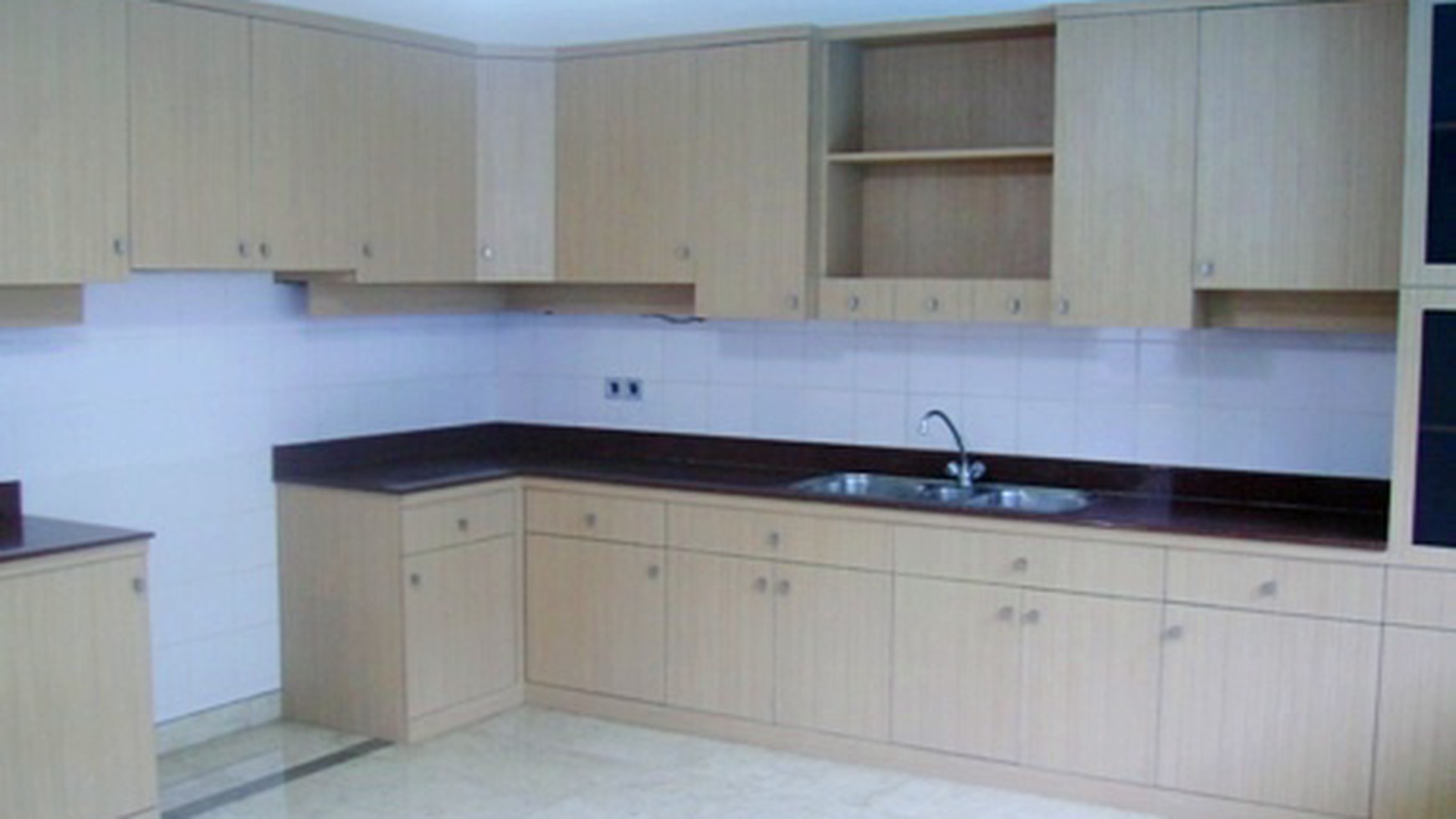 Nice Garden & Pool...Quiet area...Close to Senayan/Sudirman...