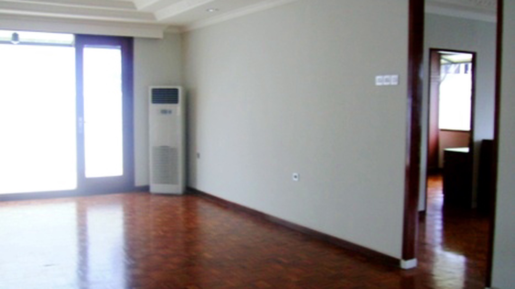 Nice Garden & Pool...Quiet area...Close to Senayan/Sudirman...