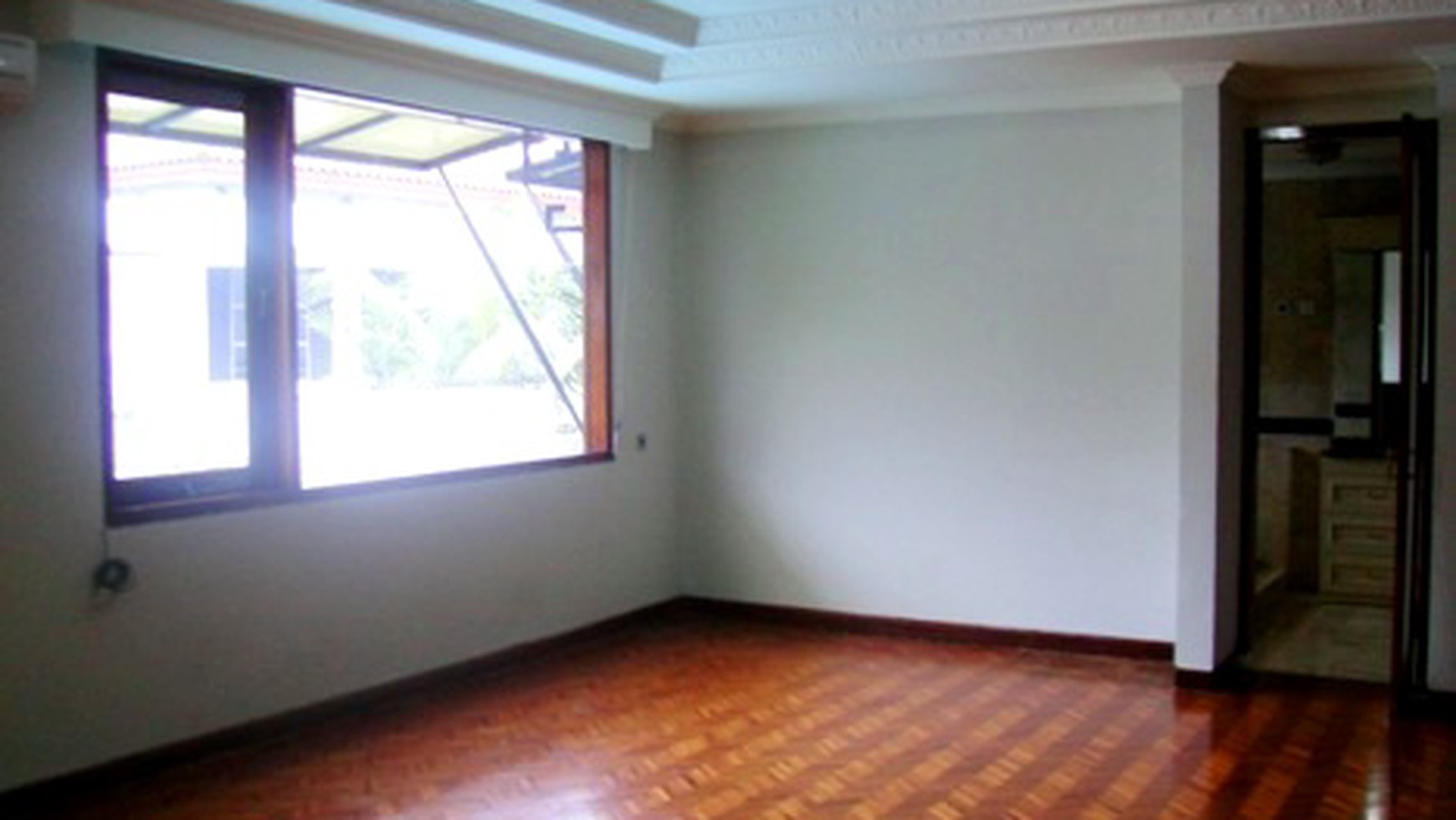 Nice Garden & Pool...Quiet area...Close to Senayan/Sudirman...