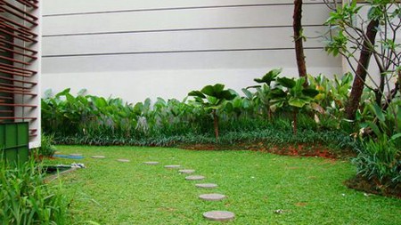 Nice House in a Complex... Quiet area...Nice Garden & Pool...