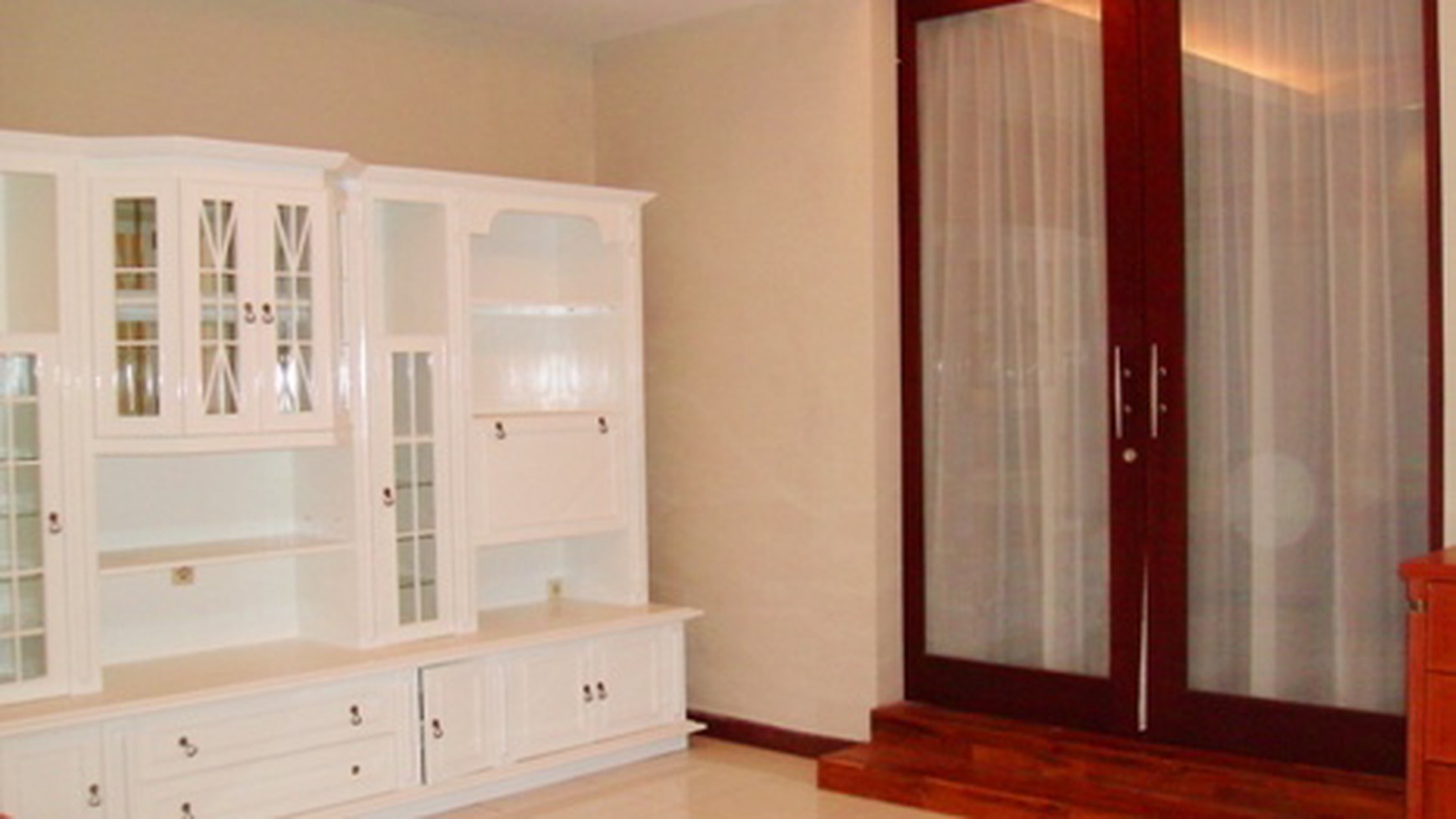 Nice House in a Complex... Quiet area...Nice Garden & Pool...