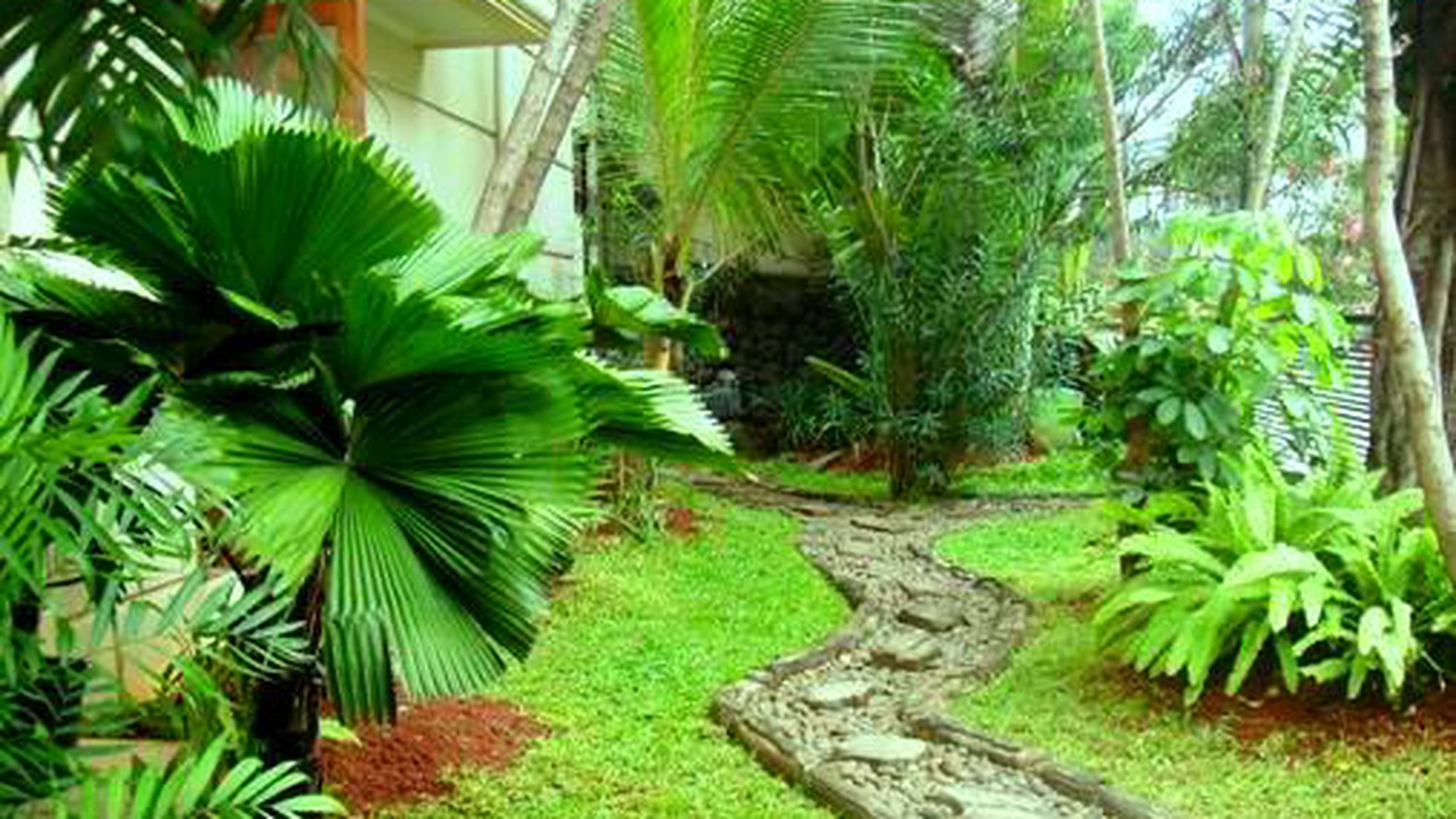 Nice House...Very quiet and secure area....Close to Sudirman/Kemang....