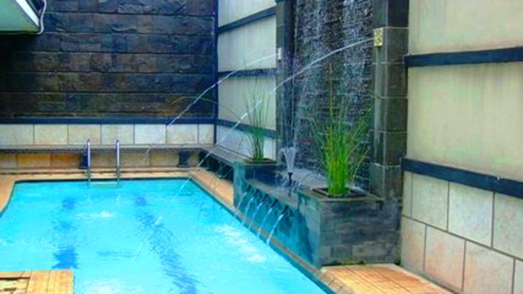 Nice House...Very quiet and secure area....Close to Sudirman/Kemang....