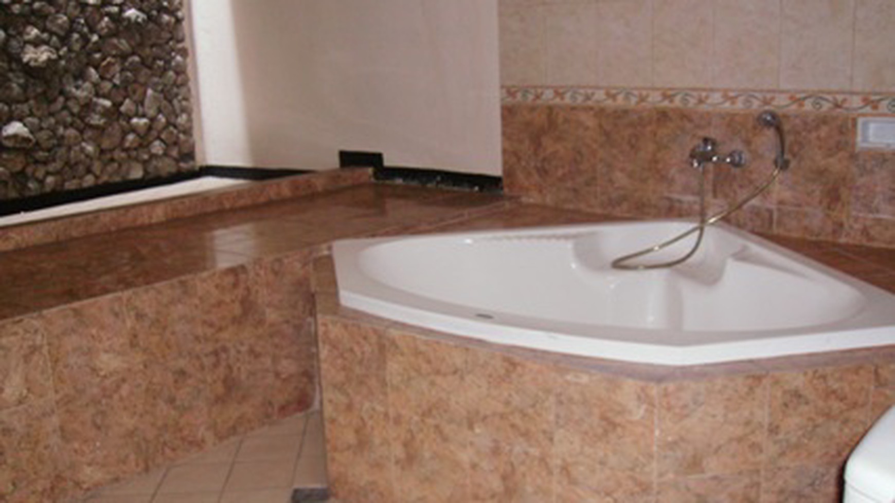 Nice House...Very quiet and secure area....Close to Sudirman/Kemang....