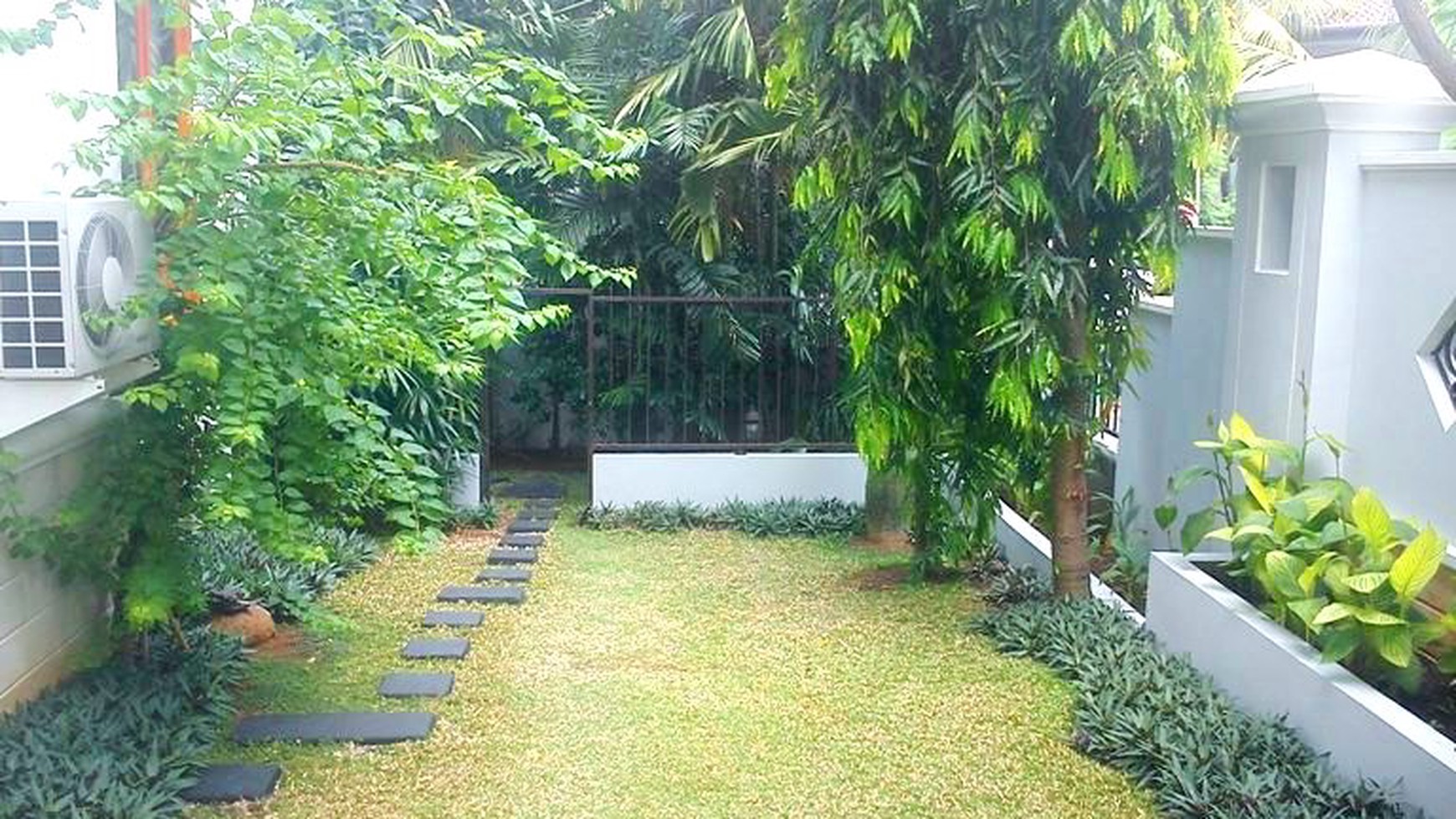 Nice House....Nice Garden & Pool..Very Quiet area...