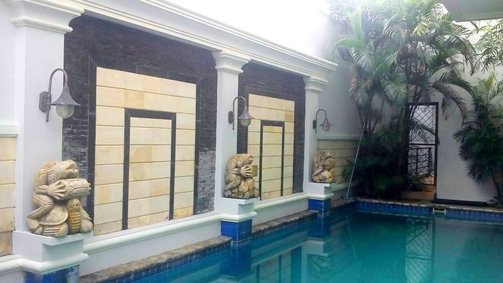 Nice House....Nice Garden & Pool..Very Quiet area...