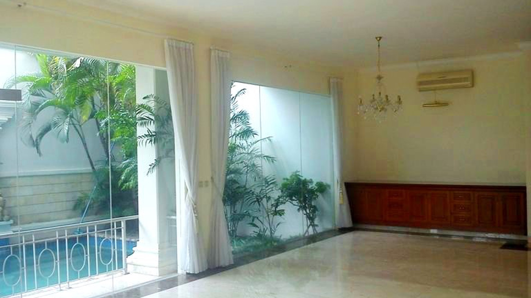 Nice House....Nice Garden & Pool..Very Quiet area...