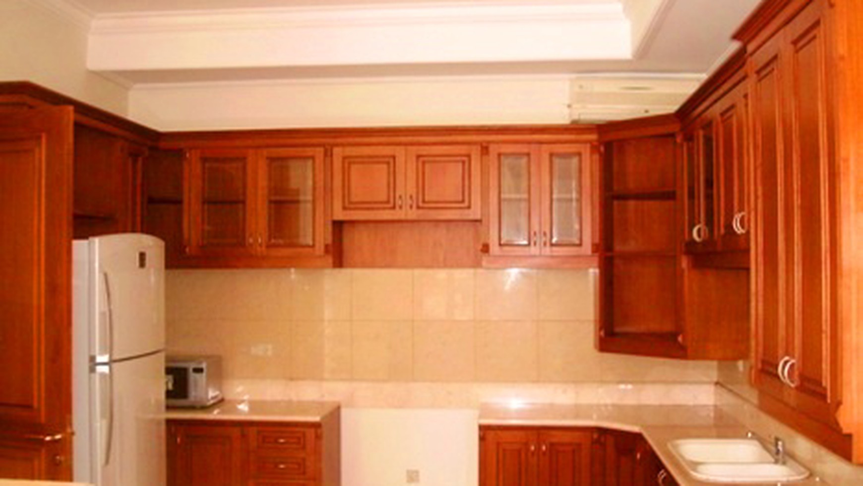 Nice House....Nice Garden & Pool..Very Quiet area...