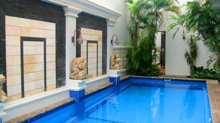 Nice House....Nice Garden & Pool..Very Quiet area...