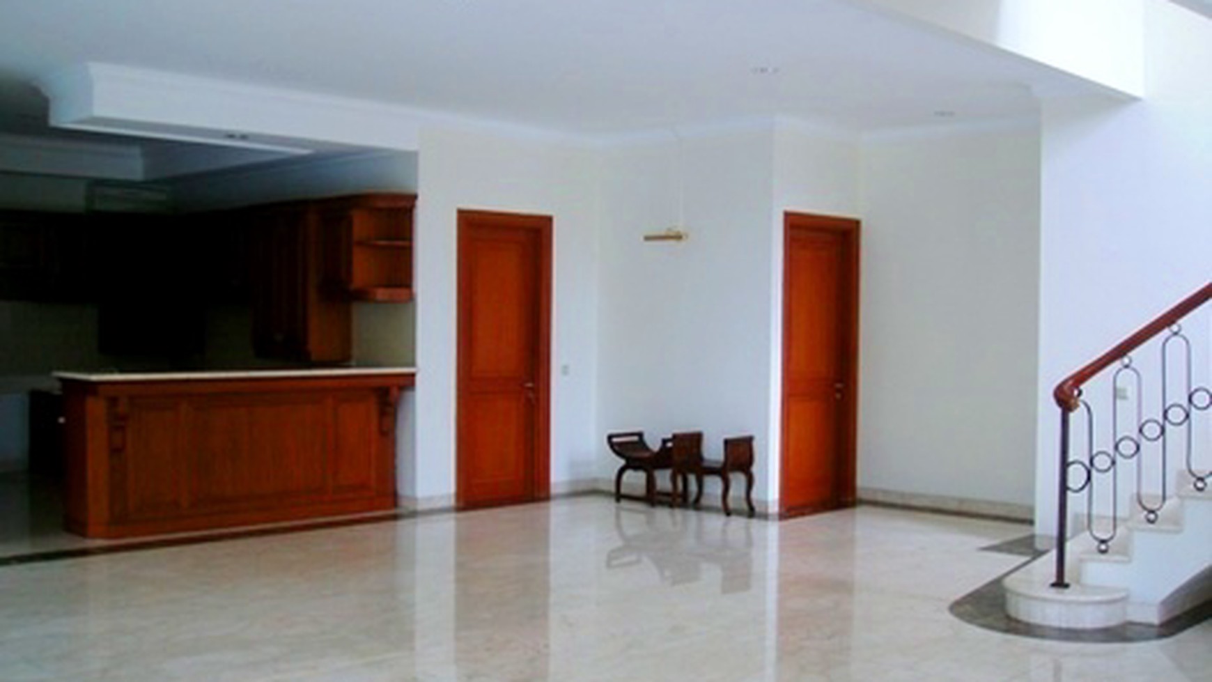 Nice House....Nice Garden & Pool..Very Quiet area...