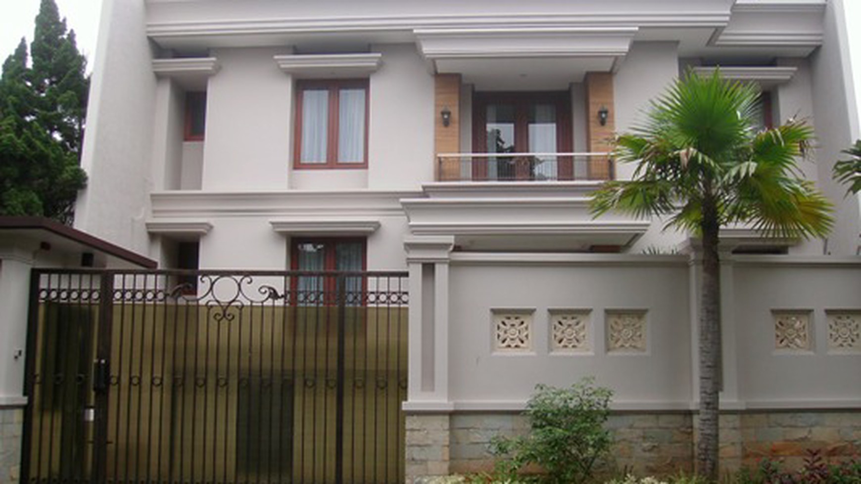 Newly House....Modern Style...Nice Garden & Pool...Close to JIS....