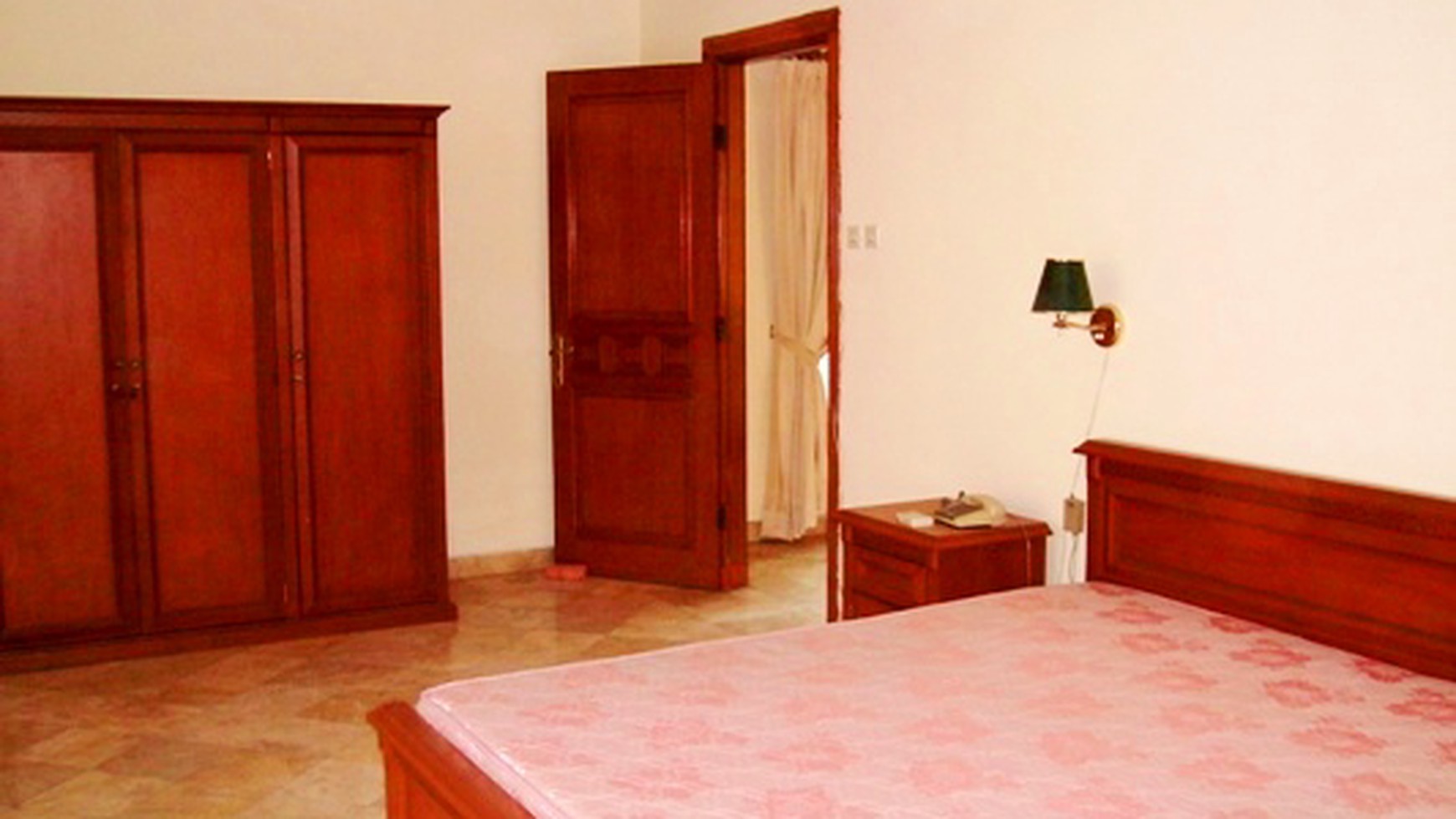 Nice Garden & Pool...Quiet area....Close to International School....