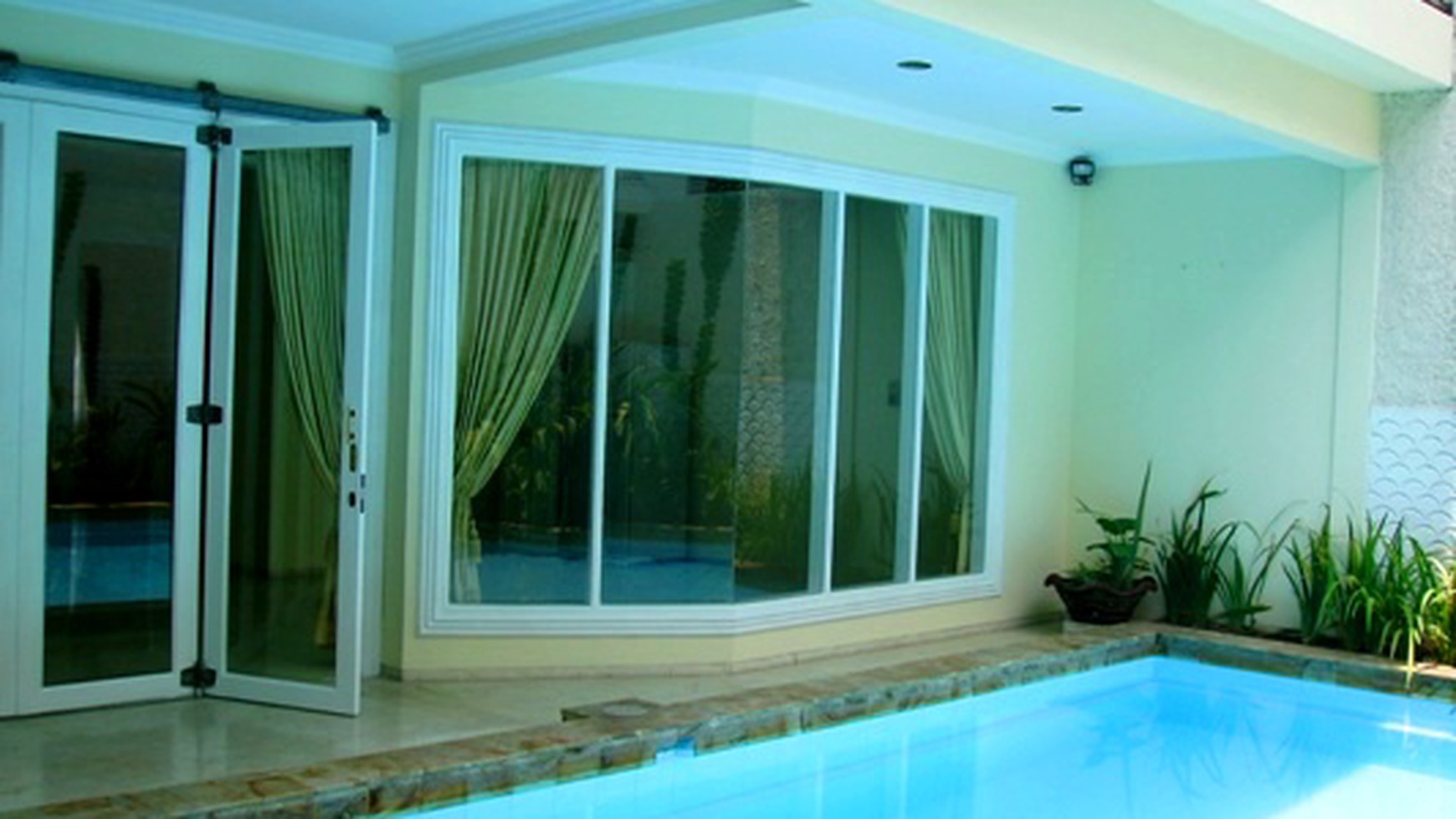 Nice House....Classic Style....Nice Garden & Pool...