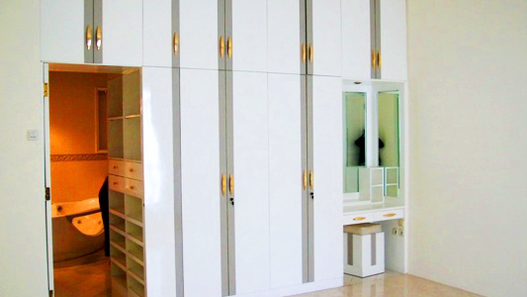 Nice House....Classic Style....Nice Garden & Pool...