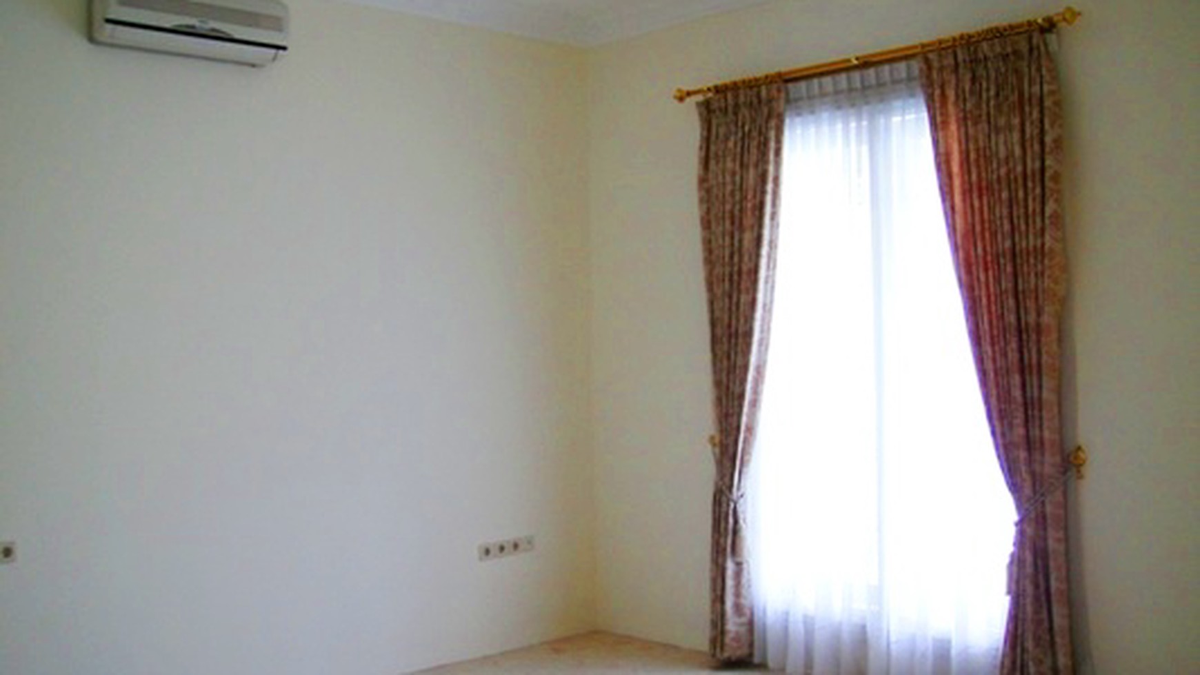 Nice House....Classic Style....Nice Garden & Pool...