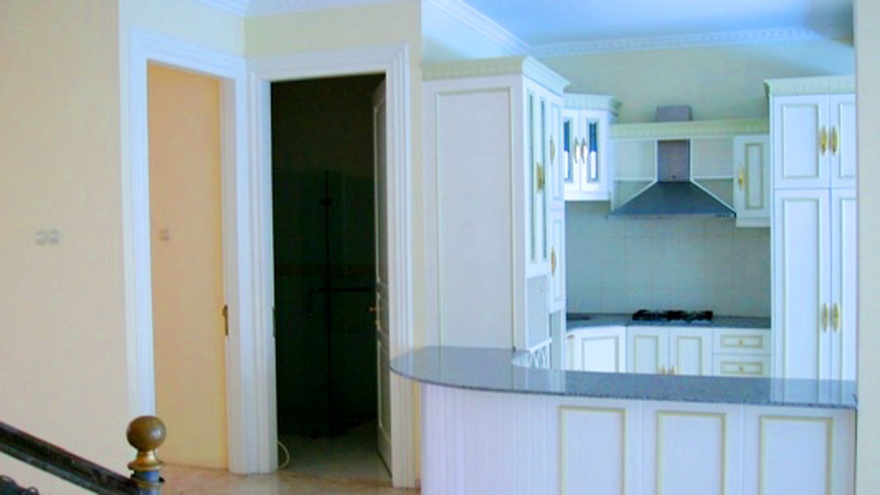 Nice House....Classic Style....Nice Garden & Pool...