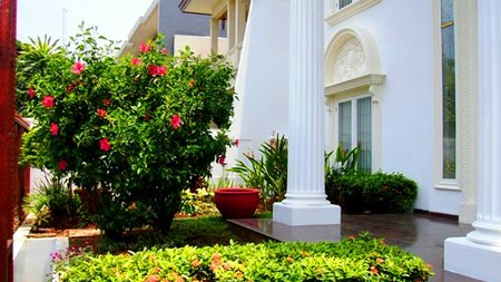 Nice House....Classic Style....Nice Garden & Pool...