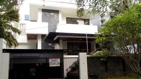 Nice House in the Compound...Very Quiet & Secure Area....Close to JIS...