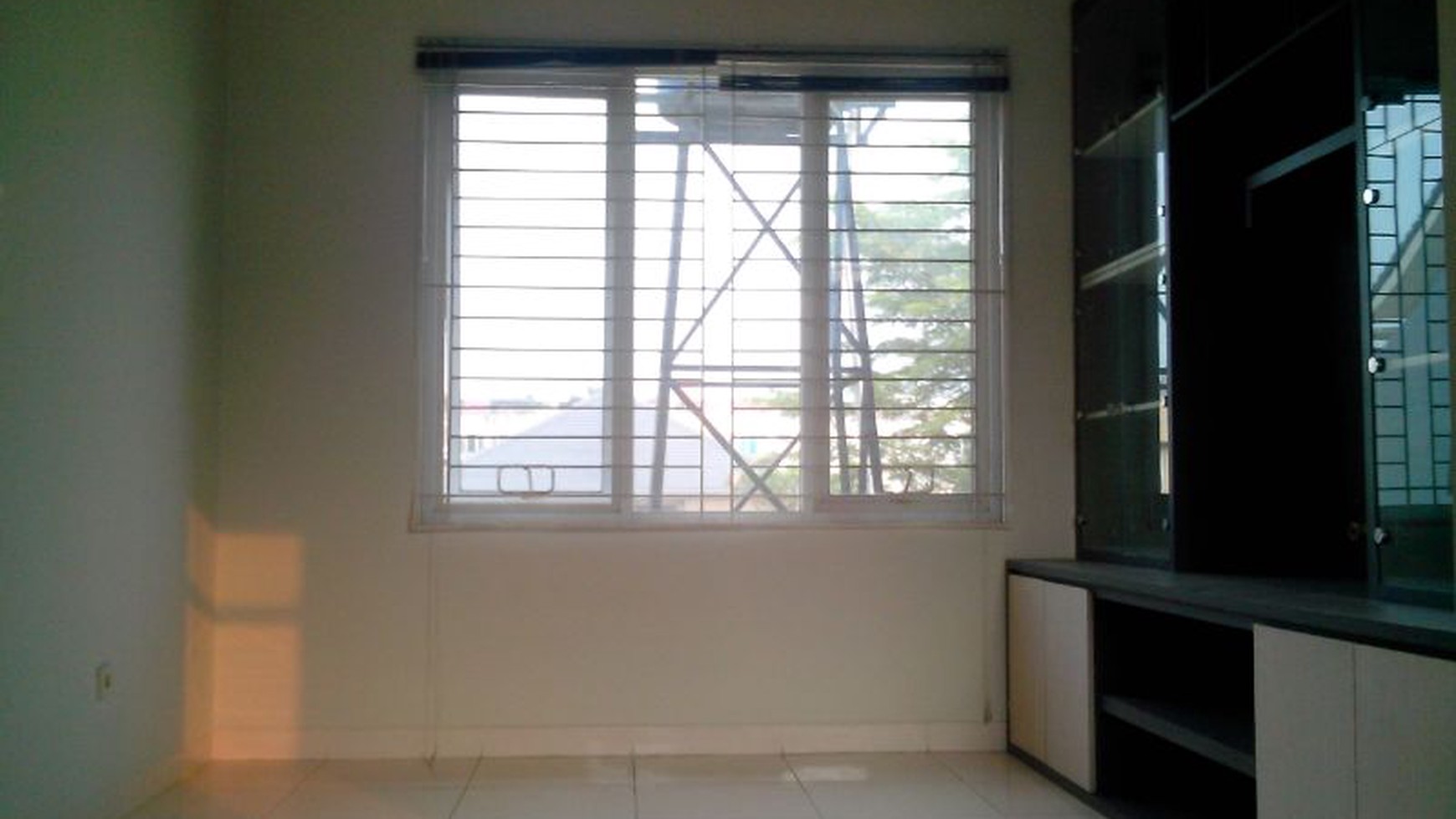 Disewakan Rumah Victoria Park - Karawaci