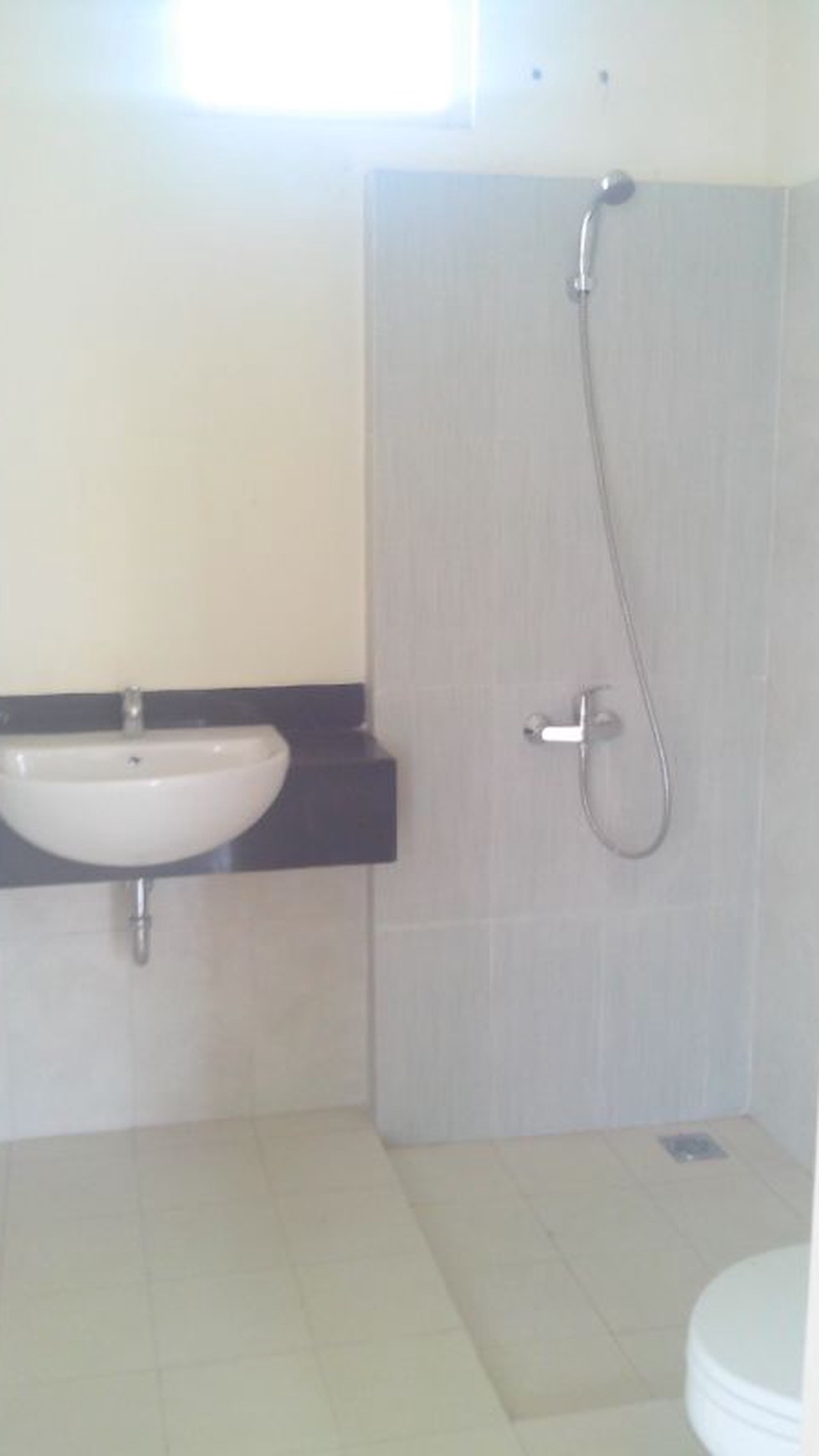 Disewakan Rumah Darwin Timur - Gading Serpong