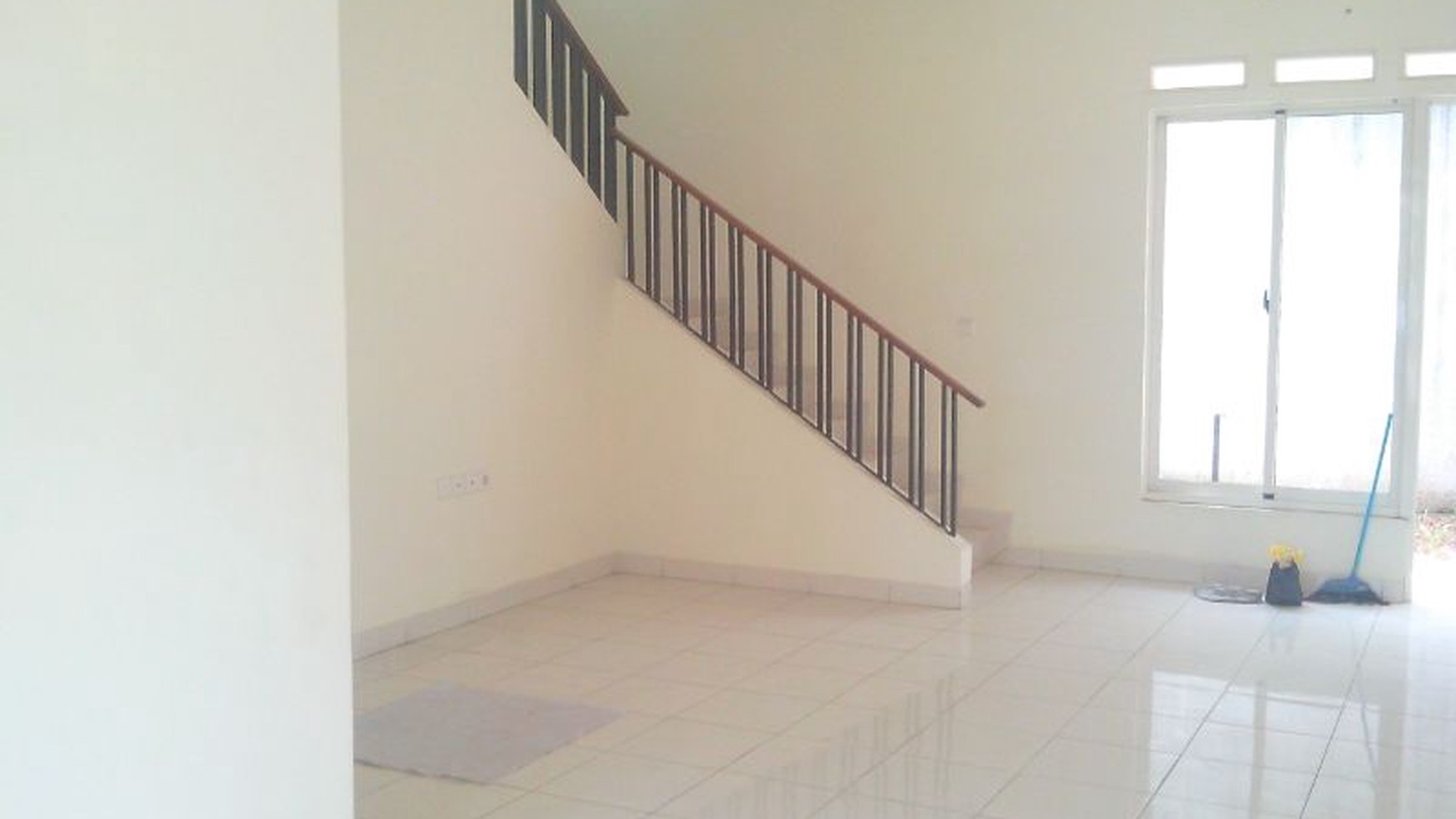 Disewakan Rumah Darwin Timur - Gading Serpong